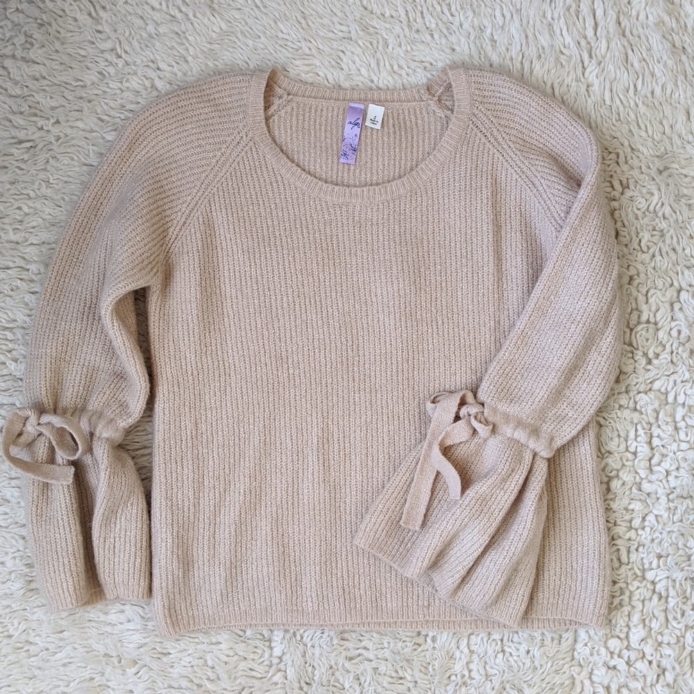 ANTHRO • Alya Tied Sleeve Sweater